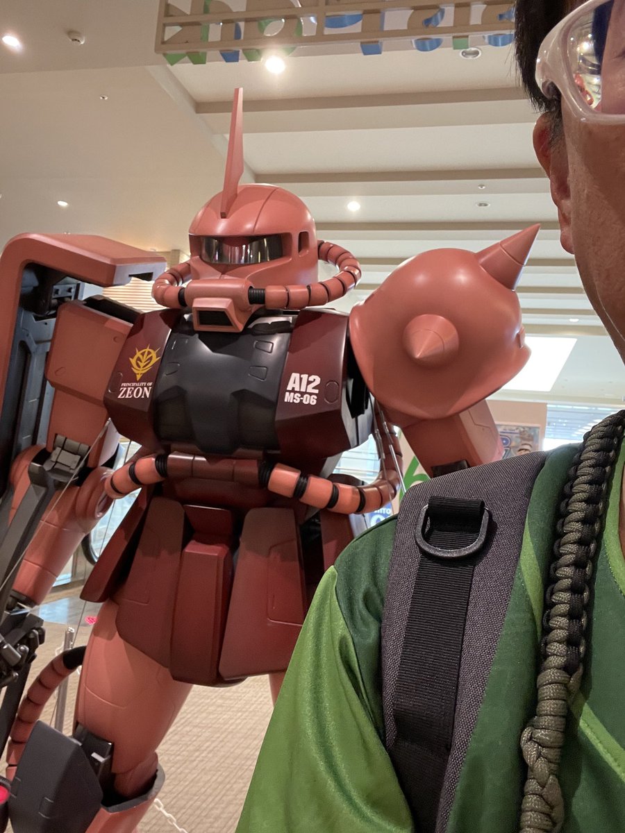 tevasio's tweet photo. お父さんは家族の到着を待っています。 https://t.co/w0EEMskOv5
