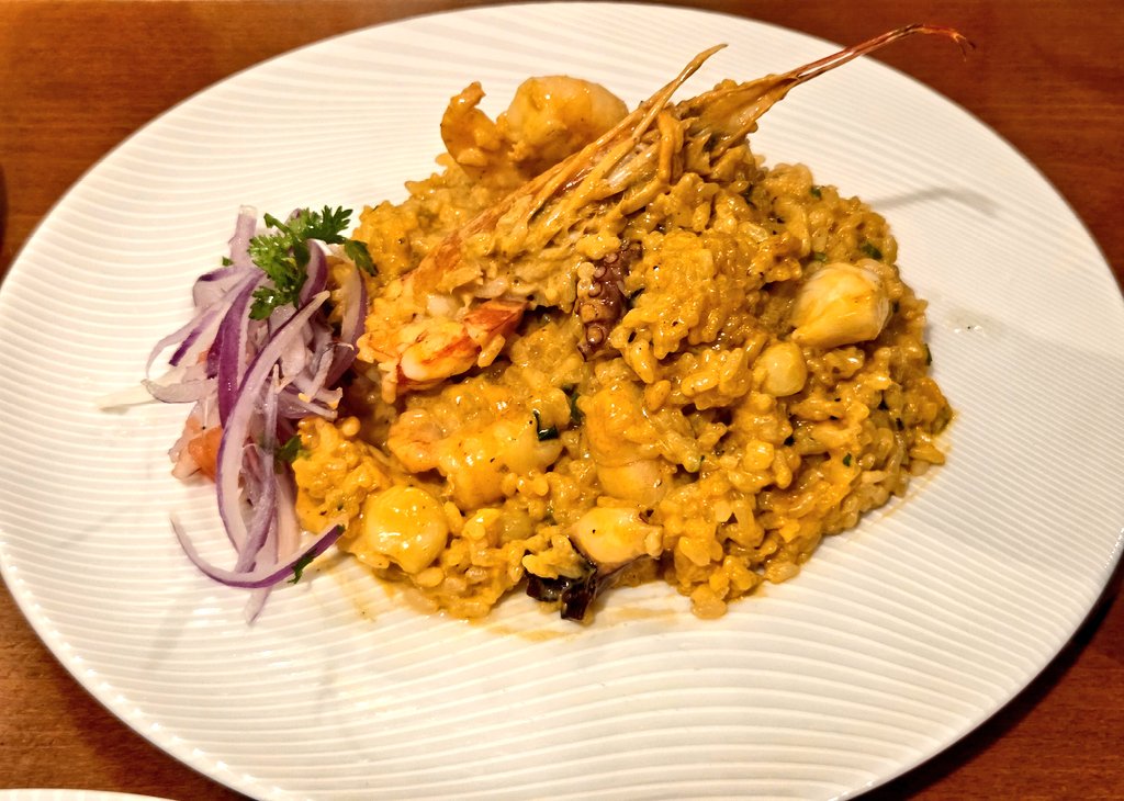 hmetch1's tweet photo. 魚介ライス
(Arroz con Mariscos)

魚介の濃厚なエキスがよく染み込んだご飯。
リゾットに近い感じで、水分は多め。 https://t.co/xSlkuksNeF