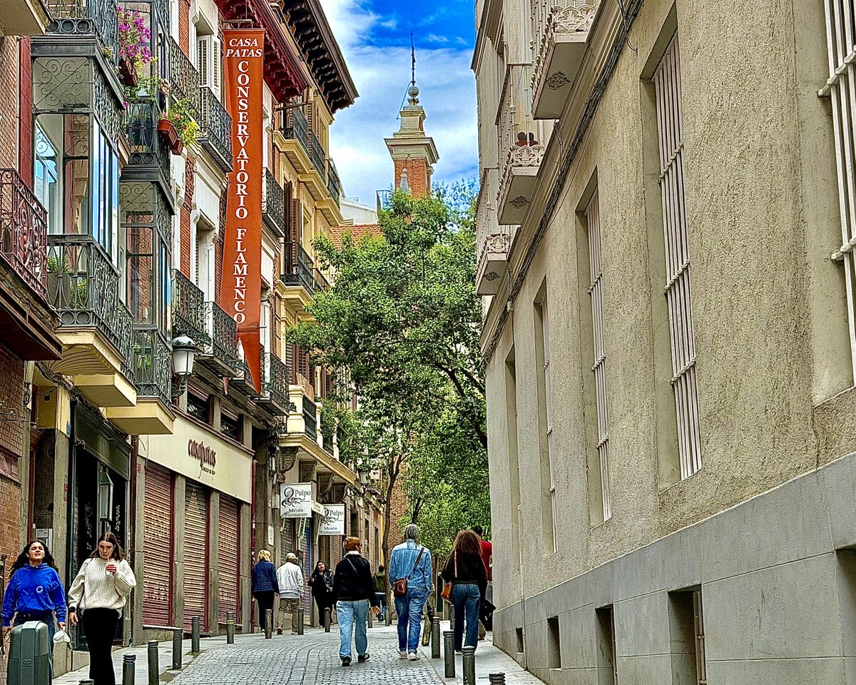 stevewright64's tweet photo. For centuries, street design was about people — not cars. Streets were narrow, safe and often revealed a beautiful building. This is Calle de los Canizares, framing Parroquia de San  Sebastián on central Madrid, Spain. #streetphotography #spain #madrid #StreetDesign #Walkable https://t.co/u2LvVSZJAV