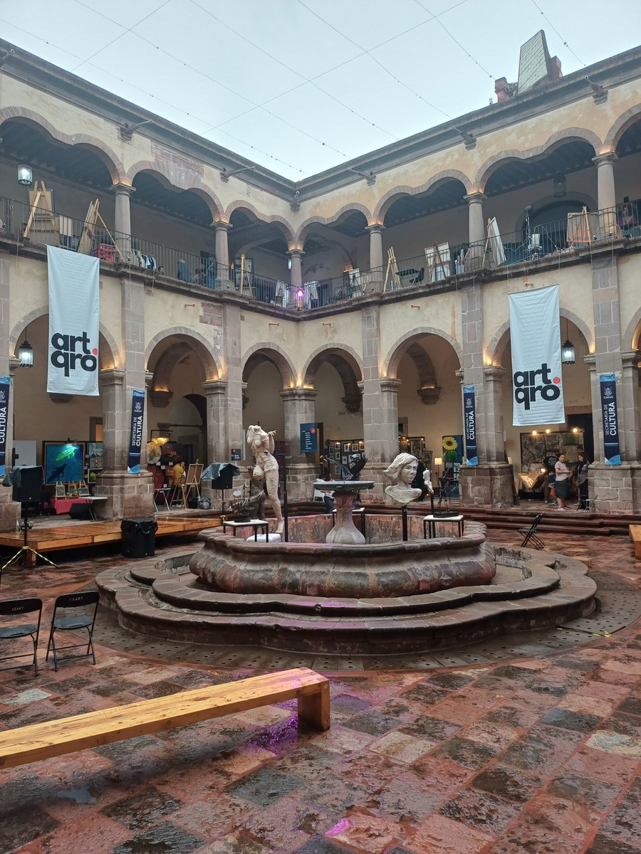 MorenoHutt58806's tweet photo. Traje a mi primo querido a un concierto barroco . https://t.co/7oJSu6E2eb