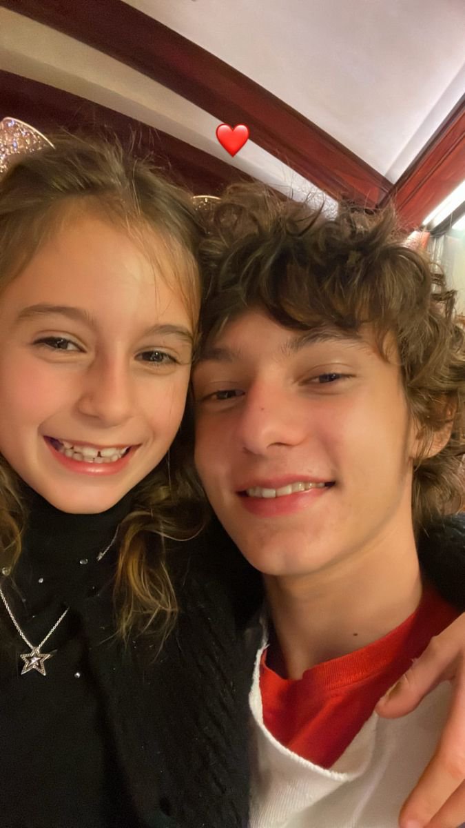 ichibanfish's tweet photo. Kimi with his little sister 😭 Hes such a loving big brother 🥺❤️ https://t.co/TmyZ31FKlb