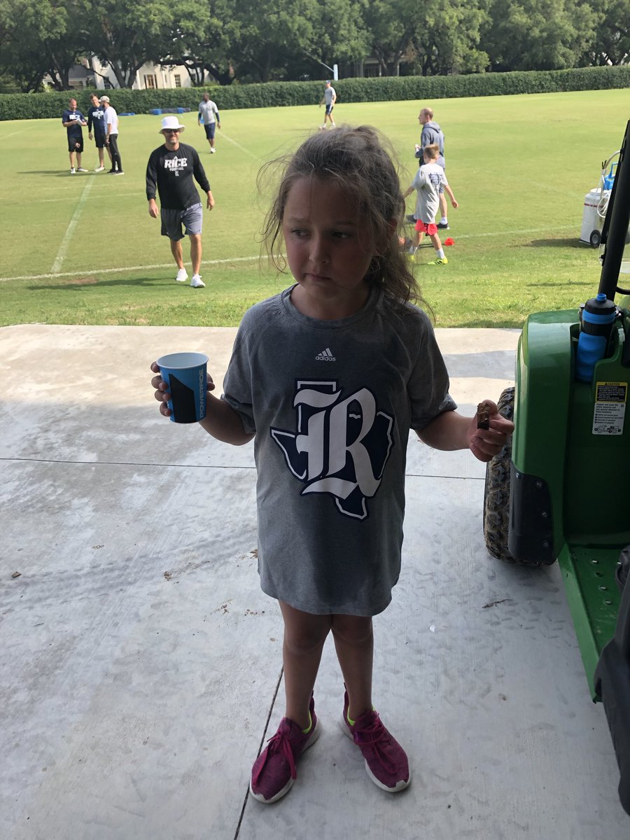 BillyBestOL's tweet photo. My assistant is growing up fast. Another summer camp in the books. https://t.co/wdfznh6aQz