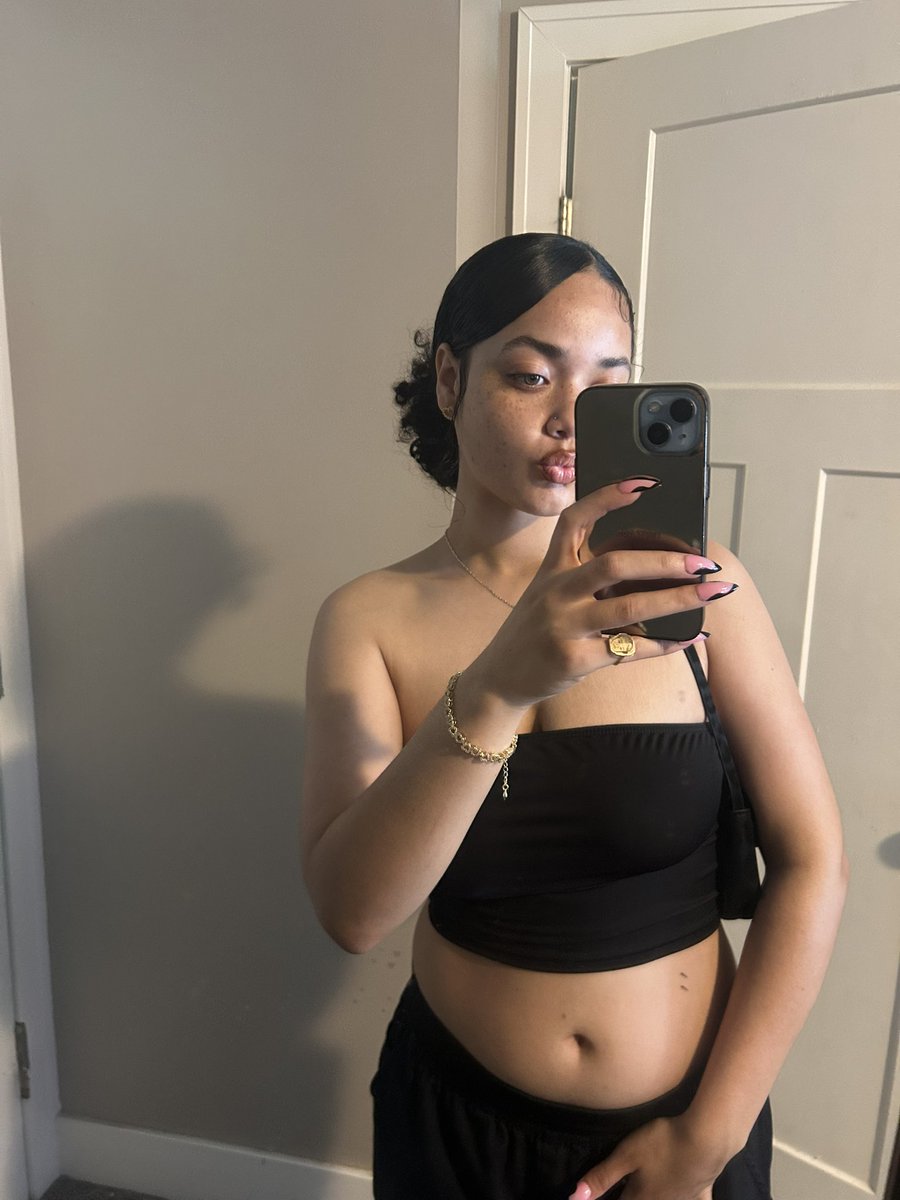 Jeniseloreen's tweet photo. I’m not his bitch nomore 🤣HELLO! https://t.co/TftxvuuZGp