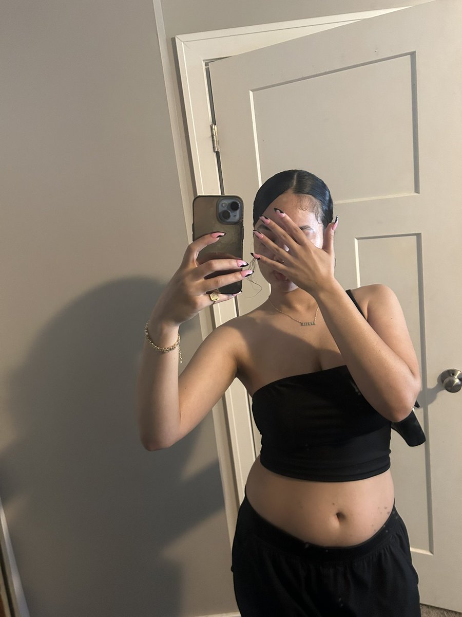 Jeniseloreen's tweet photo. I’m not his bitch nomore 🤣HELLO! https://t.co/TftxvuuZGp