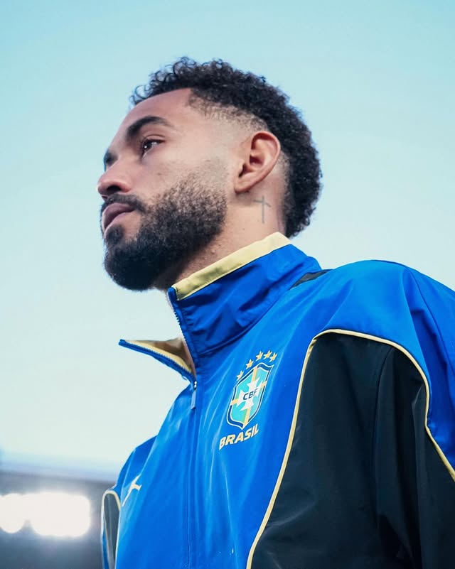 belezapretaa's tweet photo. Brasil x Jordan 👕🇧🇷

Os jogadores entraram em campo,ontem(19) usando a jaqueta da coleção criada para a Copa do Mundo de 2026. https://t.co/npkeaLjlU5