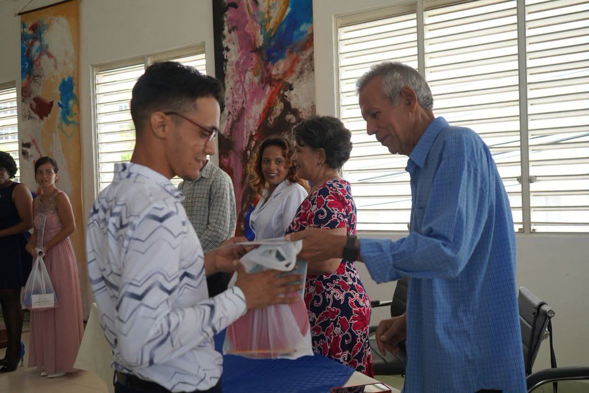 UOCuba's tweet photo. La Facultad de Ingeniería en Telecomunicaciones, Informática y Biomédica desarrolló ayer su acto de graduación, cerrando con broche de oro, las ceremonias de las facultades que se han sucedido durante toda esta semana en la @UOCuba. https://t.co/IChQMnqXTv