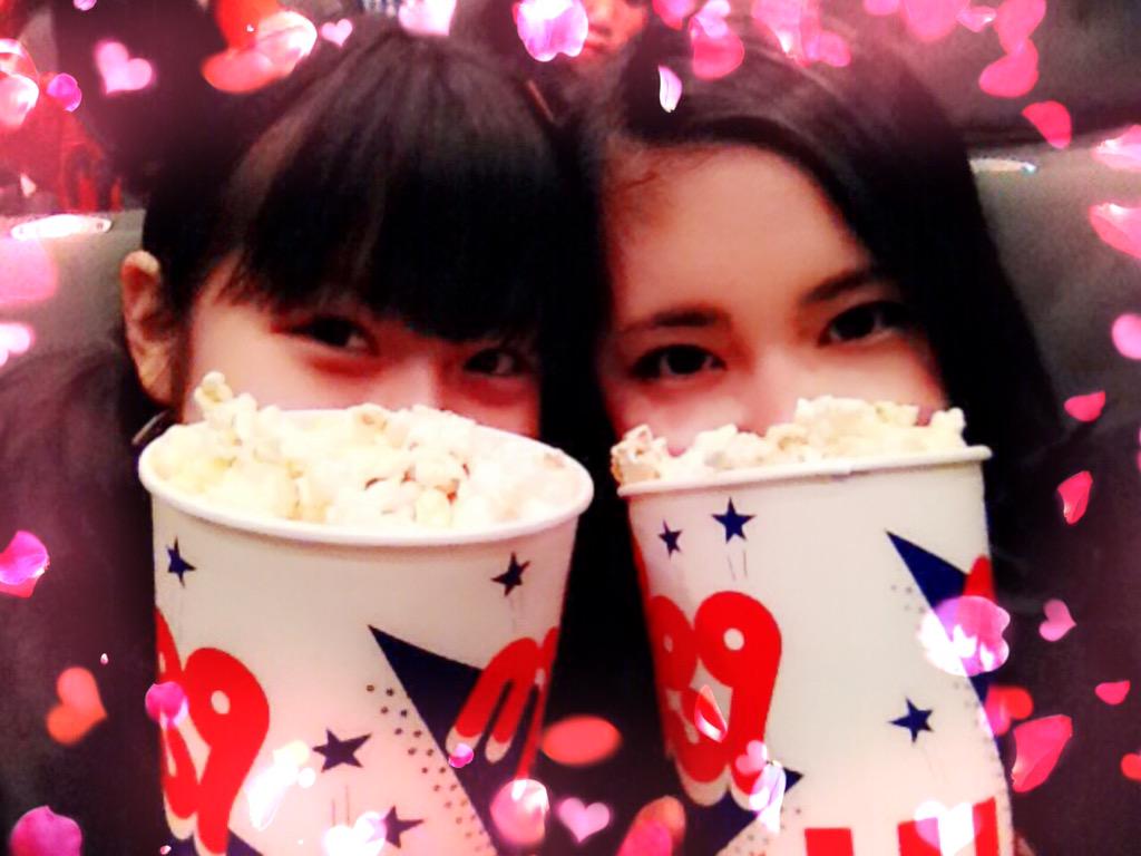 shoplifter1974's tweet photo. ゆいちゃんもらうちゃん飲み会に参加したりすることあるのかな。そんなときはねねどんやすぅさんとどんな話をするのかな。 https://t.co/OyNRwzVJSJ