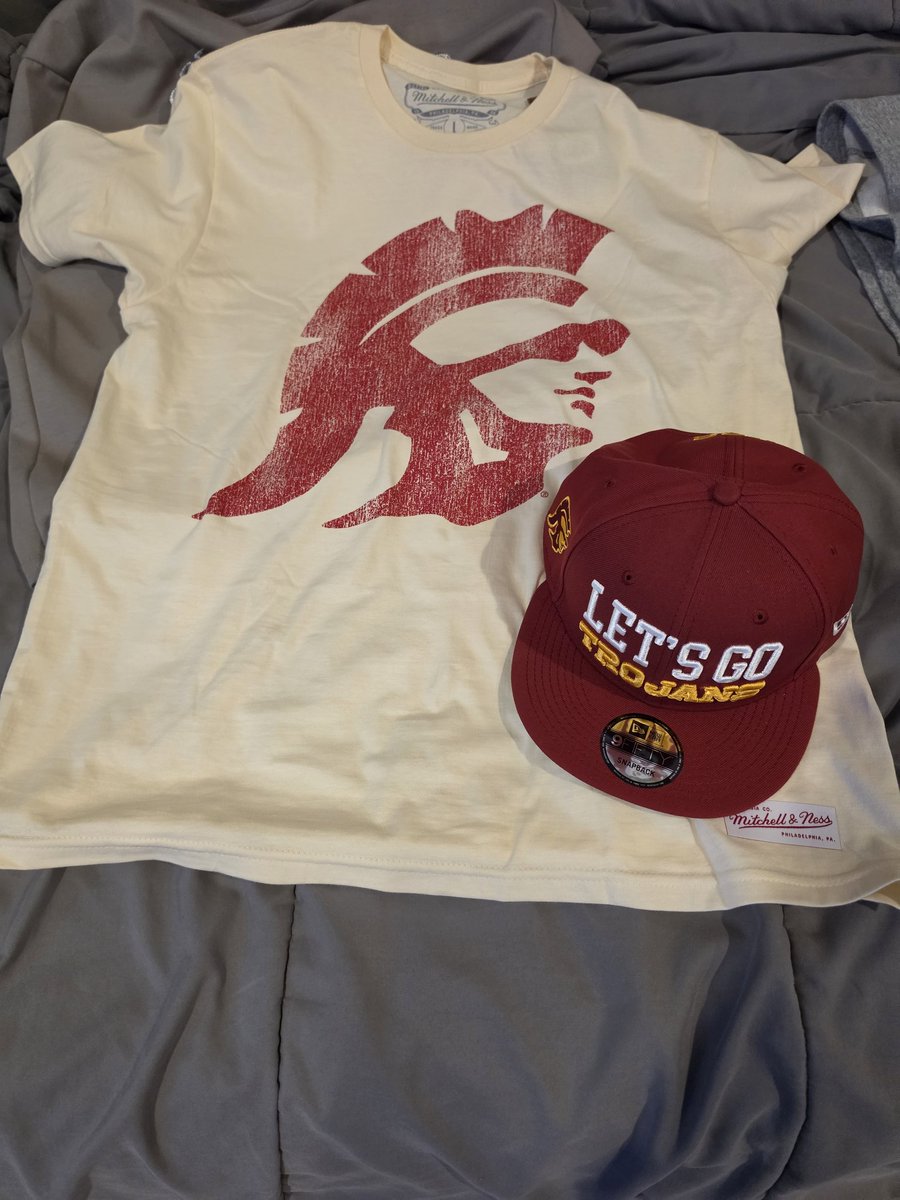 JetsetnLife's tweet photo. New Pickup for the Upcoming Season #FightOn ✌🏽 #USCTrojans ⚔️ https://t.co/OZVmGeeyQu