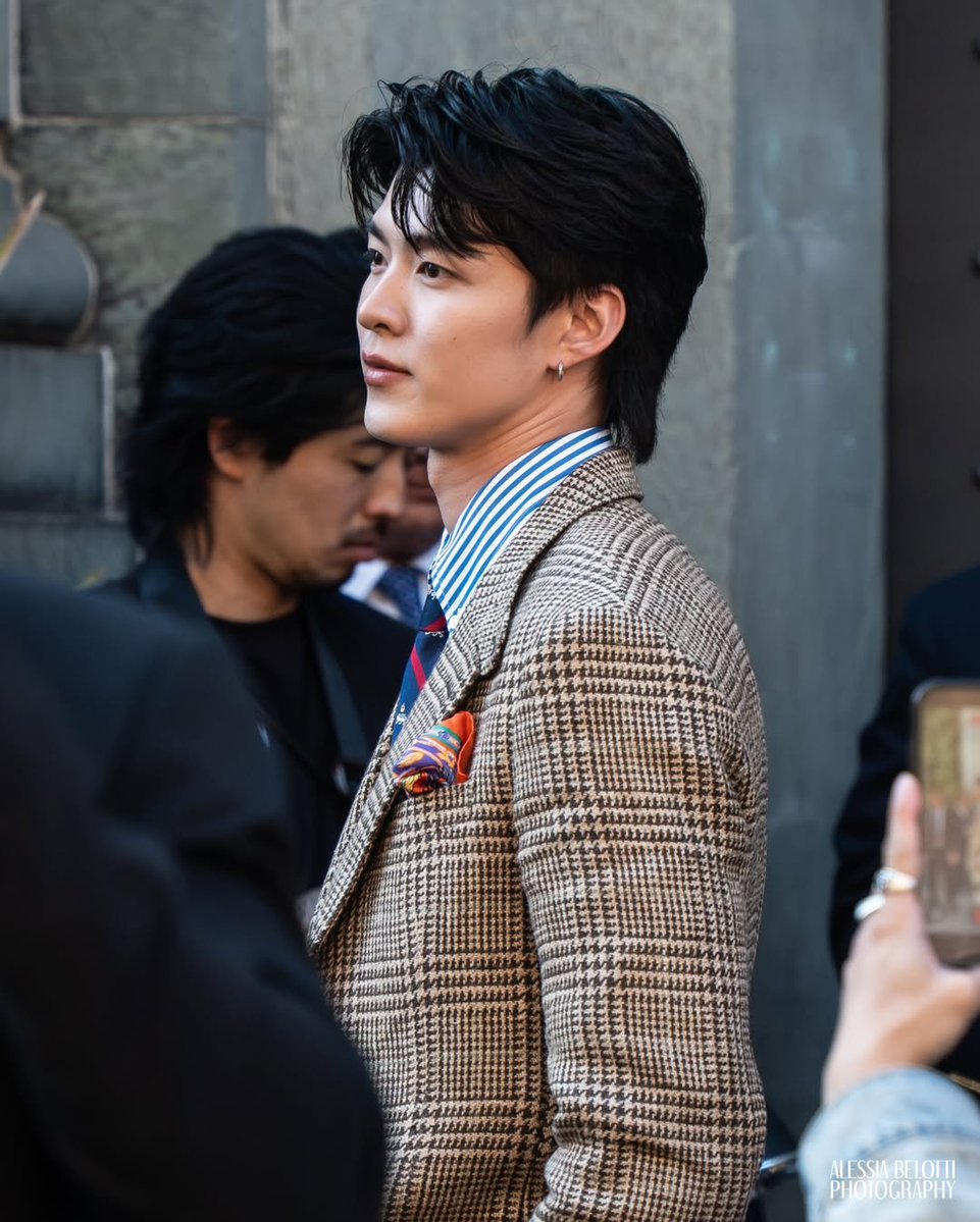 Pepperzck's tweet photo. ออกจากงานมาเจอฟค. และยิ้มให้ฟค. น่ารักมากเลย

RalphLauren Spring27 x MEEN

#RalphLaurenSP27xMEEN https://t.co/PXyBO8KXgH