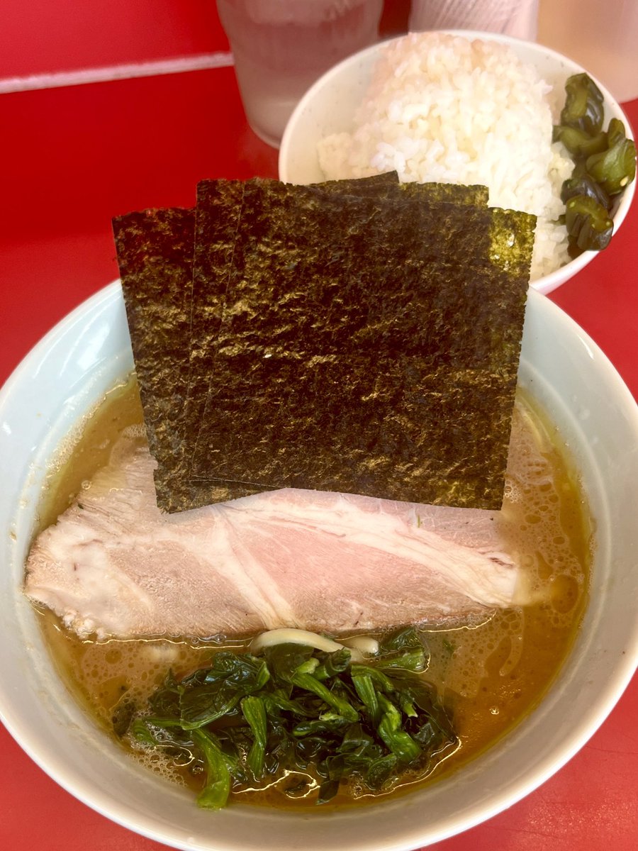 aqua_quartz's tweet photo. ■横浜家系らーめん
　武蔵家 薬園台店 @薬園台　2回目

約2年ぶりの訪問💫

無料だったライスは、
有料の食べ放題ライスバーになってた

ラーメンは相変わらずウマし😆💕

▼ラーメン
▼ライスバー https://t.co/MX25rXbm4i