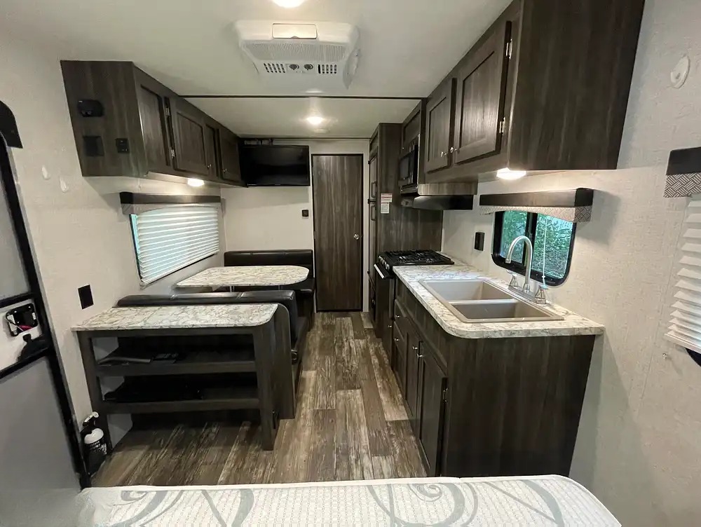 MarkEllefsen's tweet photo. 🚐 2020 Starcraft Autumn RIDGE 182RB — $17,950
📍 Holly, MI

- The kitchen features a dual sink, a microwave, a 3-burner stove, an oven, and a refrigerator/freezer

https://t.co/TlrSdmtR29

#RVForSale #RVLife #POPYachtsAndRVs https://t.co/PR1AVEKtiO