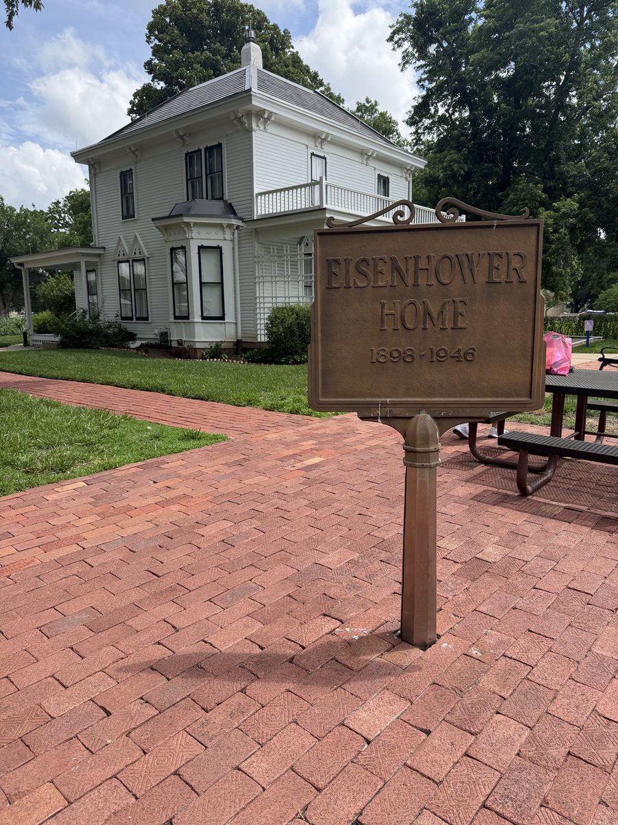 ThomMcManis's tweet photo. Stopped to let Ike know about the condition of his Interstate on I70 in Indiana.  Not good.

#Eisenhower #Abilene https://t.co/4HEz9XArow