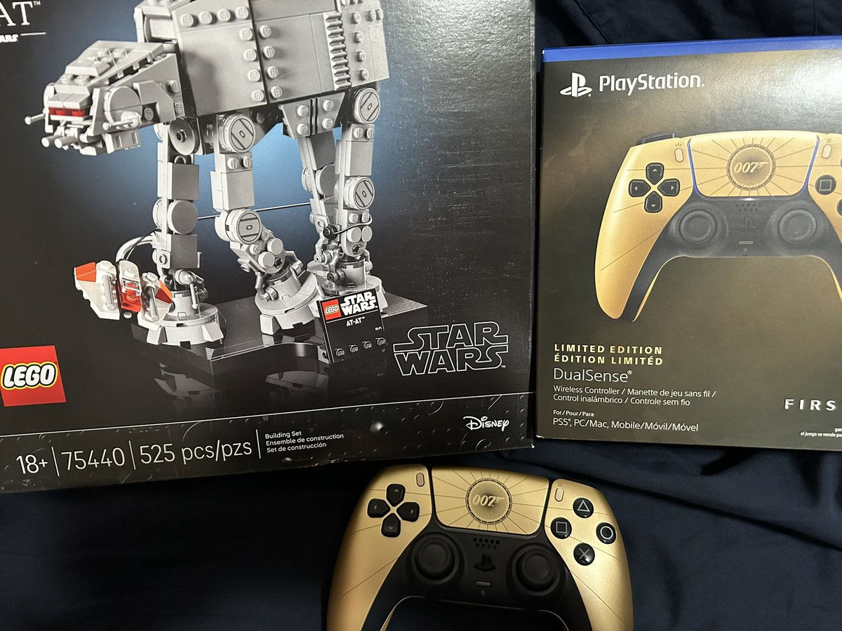 OniOkiVT's tweet photo. Early Father’s Day gifts, I love my wife and little one so much 🥺 #bestwife https://t.co/n8OevFEd36