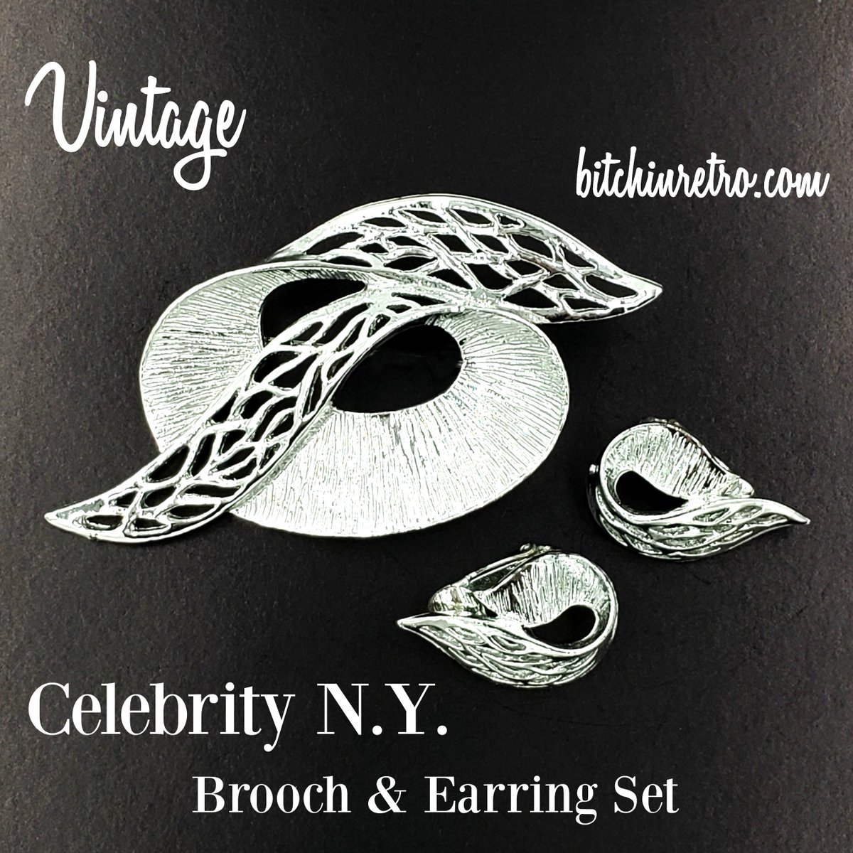 RetroCEO's tweet photo. Modernist, contemporary #earring and #brooch set by #Celebrity NY. Featuring a linear brushed texture, as well as high polished silver tone cutouts. This set screams #vintage.
#vintagestyle #CelebrityNews #vintagejewelry #midcenturymod #giftsforher #wow
https://t.co/oN7nBylwCc https://t.co/UsA1Ymrko7