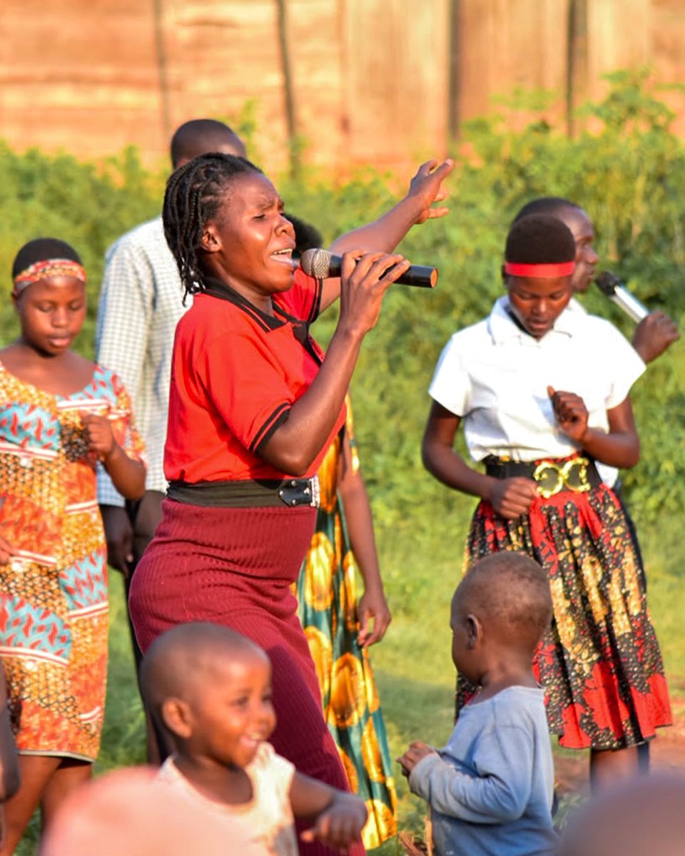 bold_ventures's tweet photo. This week our team is on Koome Island, proclaiming Good News: Because of Jesus, we no longer need to live in slavery to the fear of death, to sinful desires, to demonic taskmasters who keep us bound. 50+ people heard the News and put their faith in Jesus! #juneteenth #goodnews https://t.co/1YEXcUsn4v