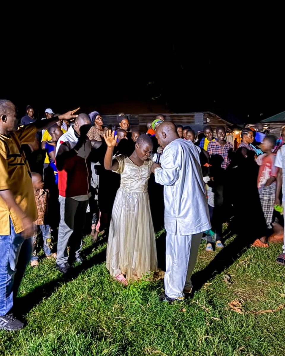 bold_ventures's tweet photo. This week our team is on Koome Island, proclaiming Good News: Because of Jesus, we no longer need to live in slavery to the fear of death, to sinful desires, to demonic taskmasters who keep us bound. 50+ people heard the News and put their faith in Jesus! #juneteenth #goodnews https://t.co/1YEXcUsn4v