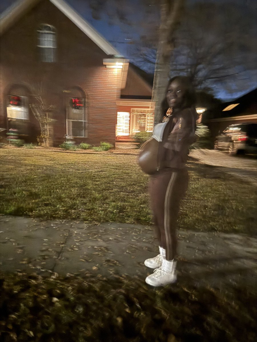 5Hostous's tweet photo. Only petite, beautiful black women around me at all times. No filters needed ❤️😊 https://t.co/hlWX8tYJKd