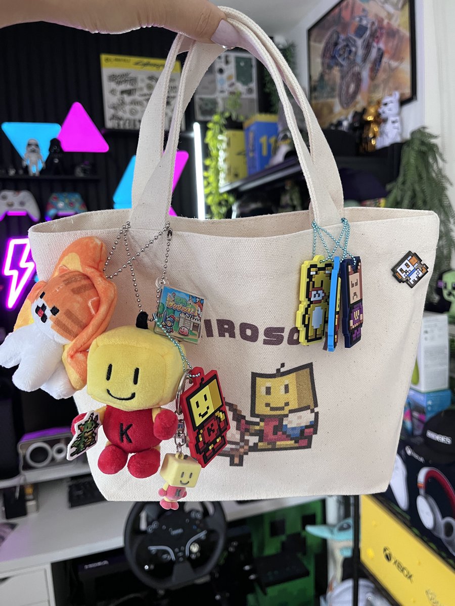 saachandesu_u_'s tweet photo. お気に入りのBAGなんだけど、つけるのがふえてきちゃった！
これでももいいのかな(*´-`)
#カイロソフト #kairosoft 
#odencat https://t.co/exK8JbnUuQ