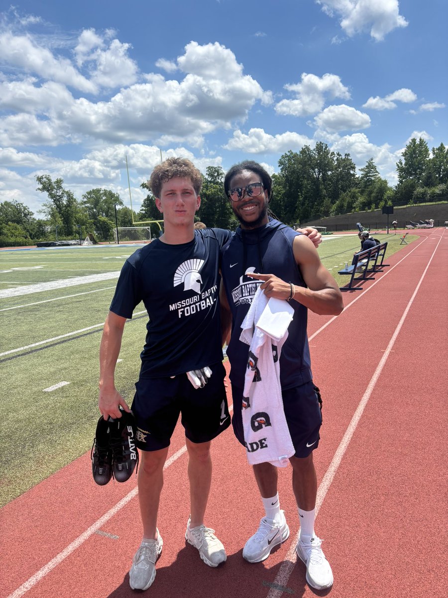 lynnden09's tweet photo. I had a great time competing at the @MBUFootball camp this morning!Definitely got better Today.
Thank you @Livewith123 and coach messer for all of the instruction!

@JPRockMO @StPX_Football @GSV_STL @CoachFrankRay @Bridge2Football https://t.co/xpB9LtjSPJ