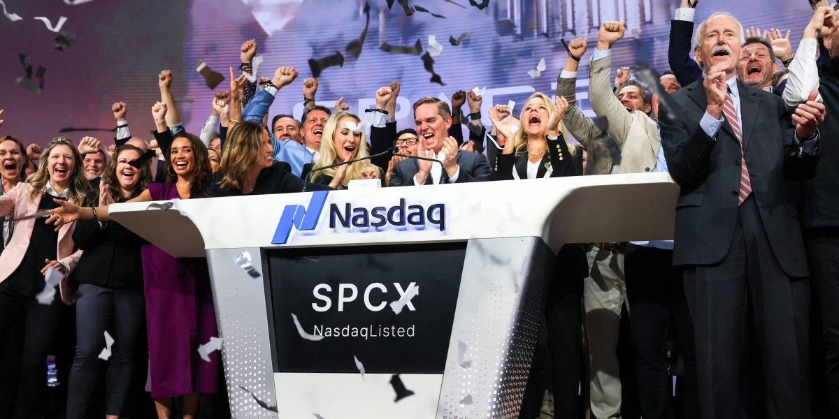 elonchieftwit's tweet photo. EM @elonmusk Meet the SpaceX insiders Elon Musk trusts to run his $2.4 trillion dollar empire - Fortune: Meet the SpaceX insiders Elon Musk trusts to run his $2.4 trillion dollar empire  Fortune https://t.co/JulUpgQgrZ #ElonMusk #XAI https://t.co/S4buxWGKfW