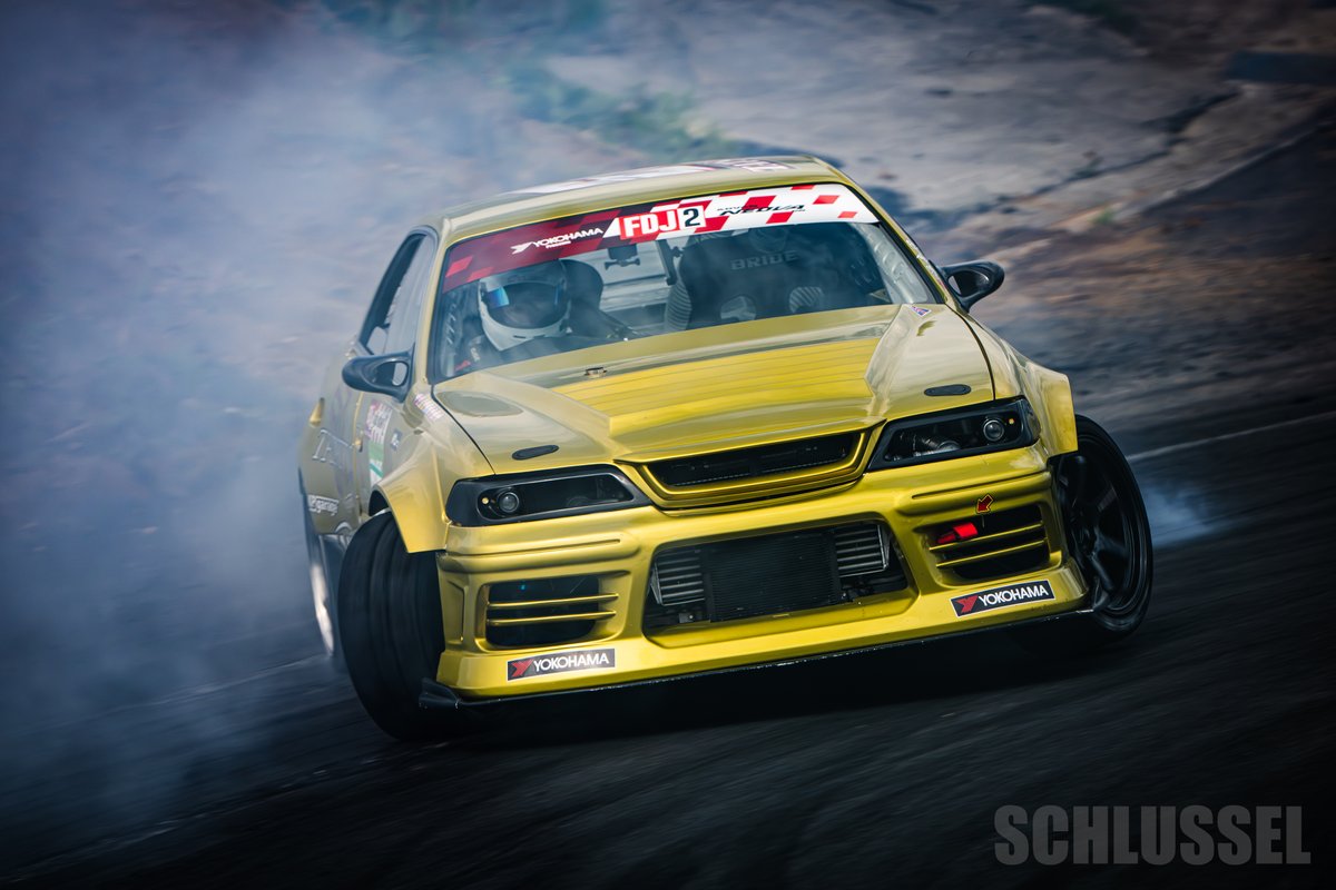 SCHULUCELL's tweet photo. 6/21 おはようございます！

昨日はFDJ2の予選を見に行きました　
予選はずっと雨でしたが、難コンディションの中、選手たちのドリフト技術を堪能することが出来ました

写真は単走優勝小林竜也選手の練習走行時のもの
ライン、アングルともに素晴らしい単走でした！

今日もよい一日を！

#FDJ2 https://t.co/4R5W5YRQon