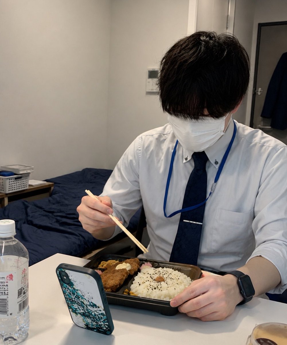 zaemon_puua's tweet photo. ←年収600万、真面目な会社員

→年収300万、自由なフリーター

恋愛市場では、フリーターが圧倒的にモテる

🤓「男の価値は年収で決まる」←これ嘘です

会社員ほど、恋愛で苦戦するんだけど…
なぜかと言うと https://t.co/cu5QbGhqQU