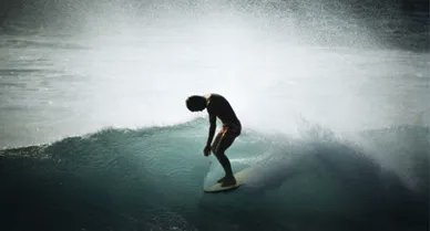 TheTimBurgess's tweet photo. Midget Farrelly, Makaha, Hawaii, 1968. Photo by LeRoy Grannis #InternationalSurfingDay https://t.co/alQLpL9PIg