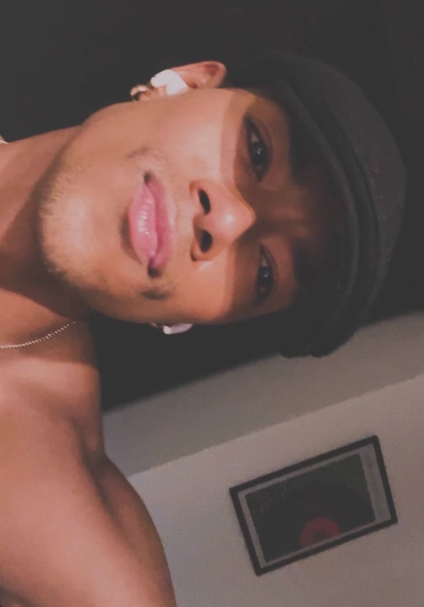 aramburuwu_'s tweet photo. Las fotos de Kauê últimamente gritan “yOUR DAUGHTER CALLS ME DADDY TOO” 🔥🫠, es la dualidad en persona https://t.co/v9UPdloxZn