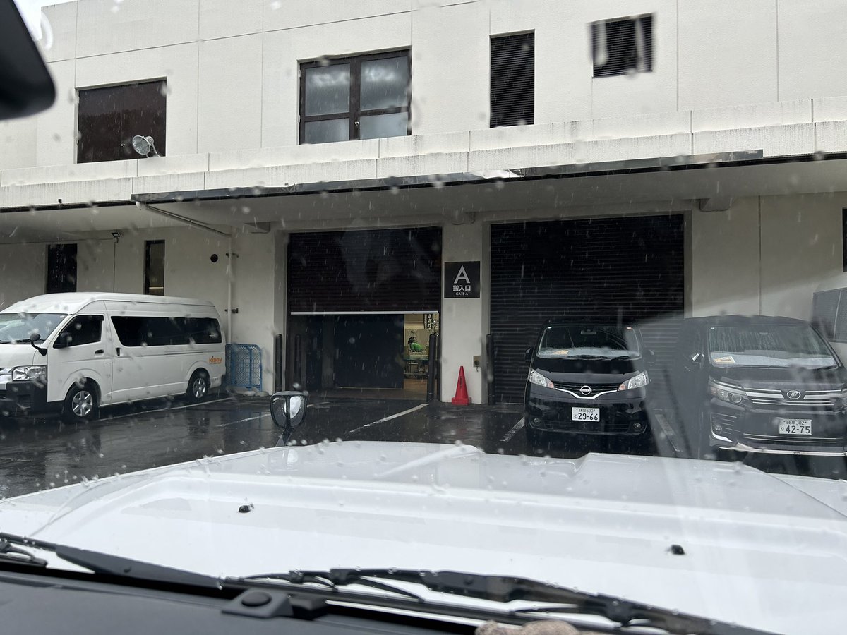 Quanta_Rep's tweet photo. おはようございます。仙台レプタイルズワールドは2年連続の大雨です。ご来場の皆様お気をつけて足をお運びください。 https://t.co/XbswdX6Cs6