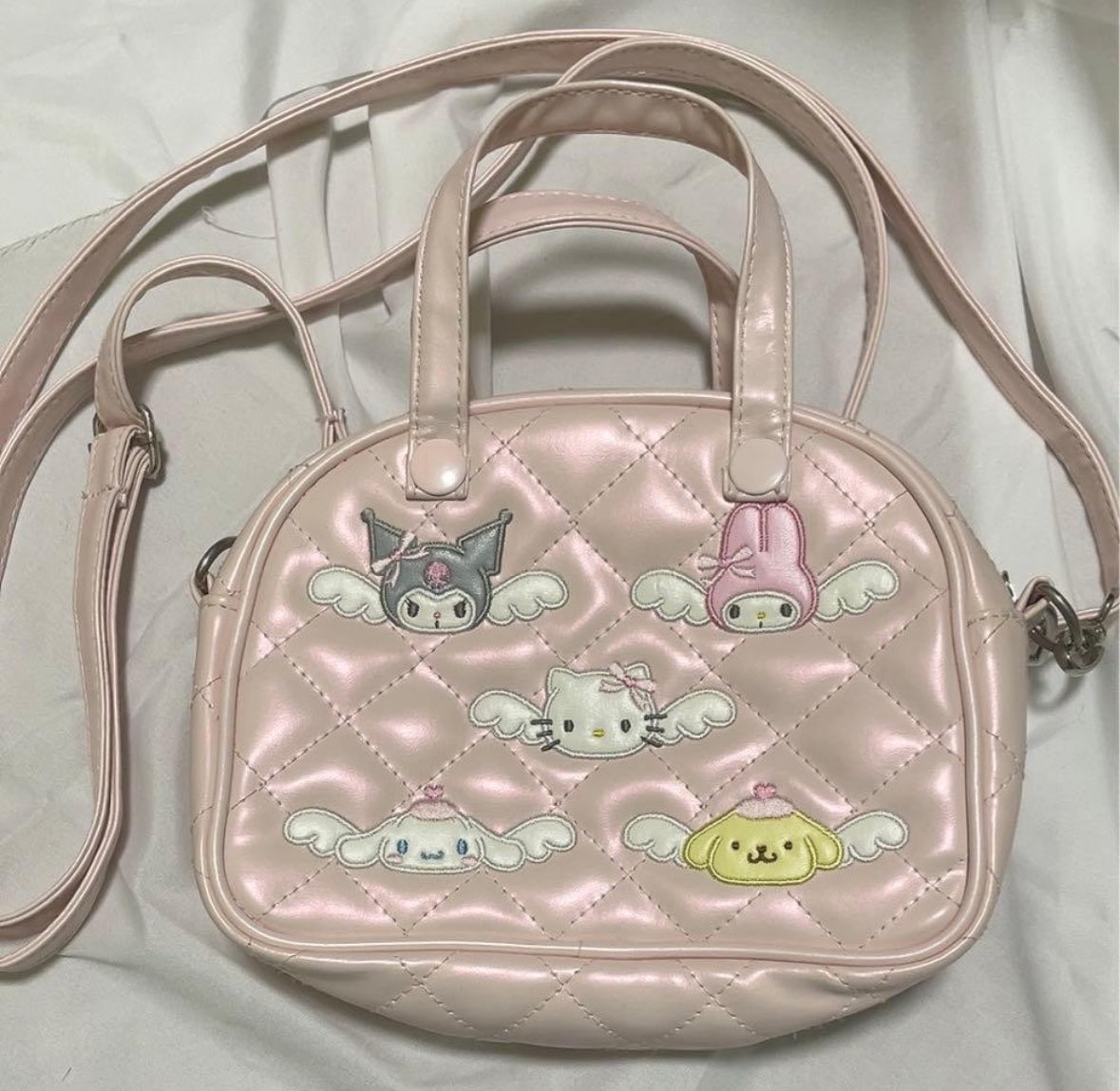 nyanworldjp's tweet photo. サンリオ　夢見るエンジェルデザインシリーズ　代行　買取　

譲　キルティングポシェット

求　買取2500円(定価2860円)

口座振込希望　一度利用しているので定価以下でのお譲りします！綺麗な状態です。お気軽にお声掛け下さい🙇‍♀️ https://t.co/Sf08mCPbbo