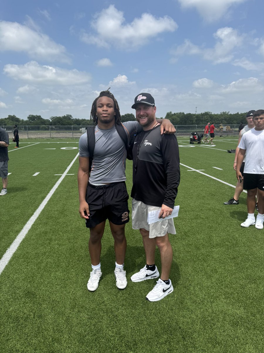 ChaseCezar's tweet photo. Had a good day at @ECUTigersFB camp,Thankful for the opportunity to go out and showcase my talent
@LitrentaJohn https://t.co/rm17werMts