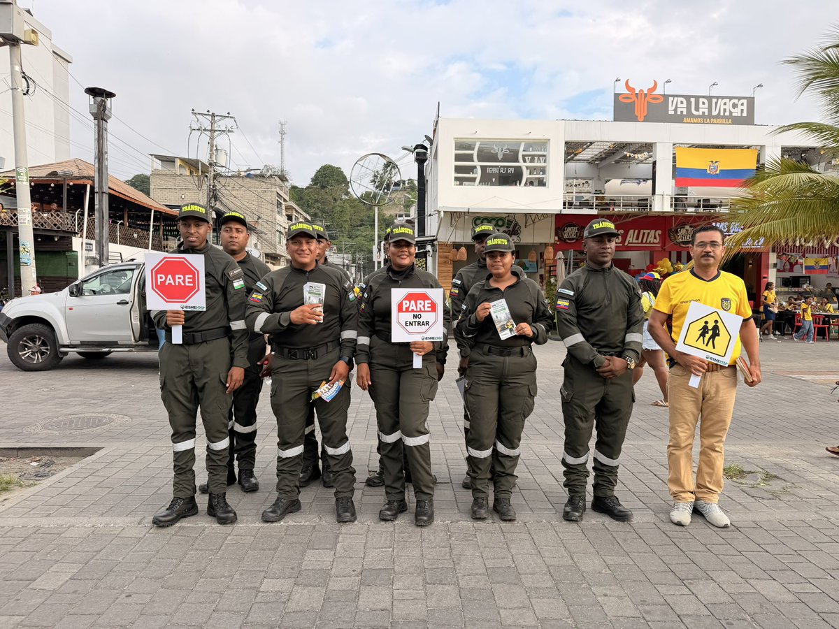 EsmeVial_EP's tweet photo. 🚦⚽ ESMEVIAL EP promueve la seguridad vial previo al evento futbolístico en Las Palmas

Con el compromiso de fortalecer una cultura vial responsable, ESMEVIAL EP desarrolló una jornada de concientización.

✅ La seguridad vial es una responsabilidad compartida. https://t.co/WWRw4616Uk