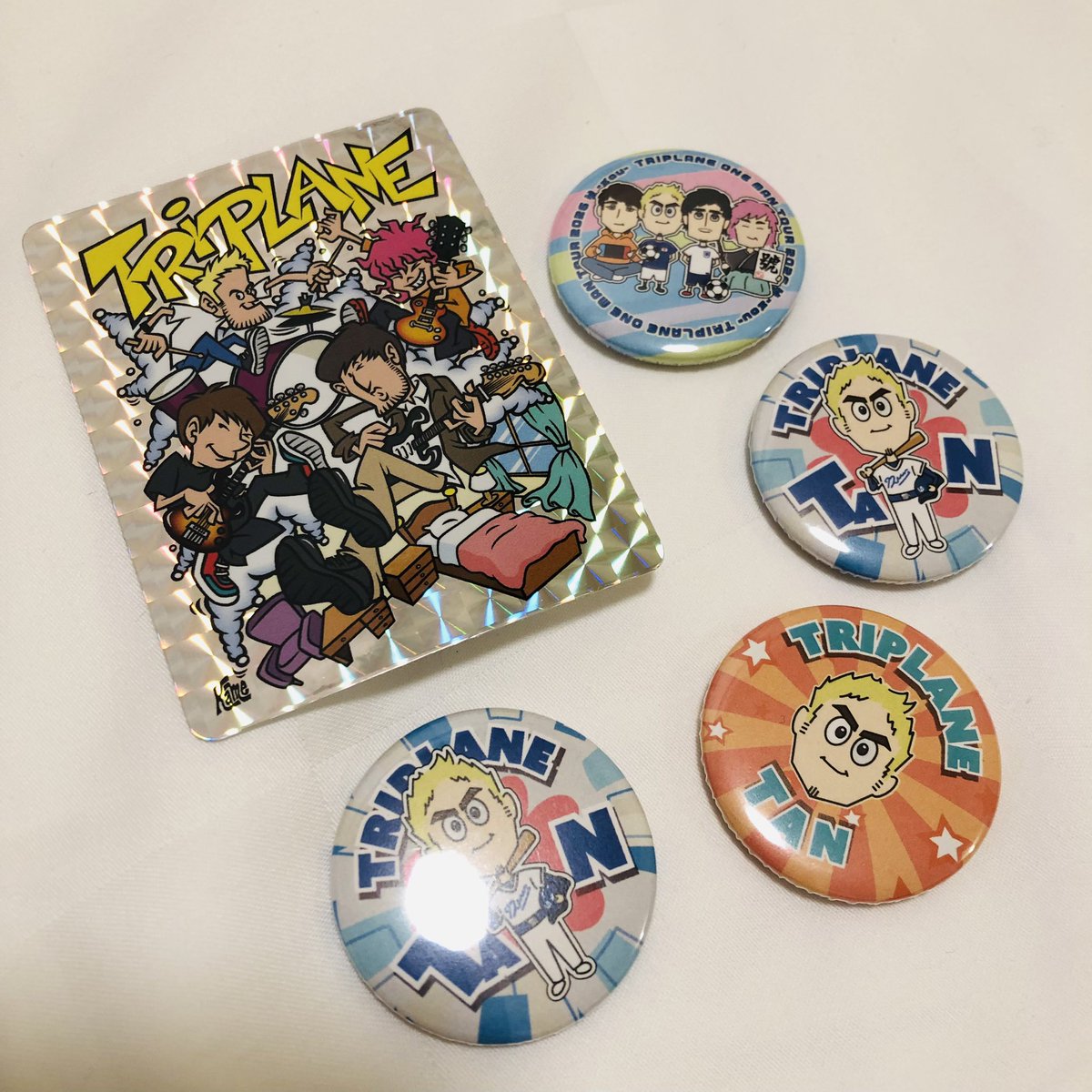 _mihokun's tweet photo. 東京で、ツアー最後のガチャを引いたら、
ステッカー出てきた！🙌✨

ただ……ケースが金色じゃなかったけど、
本物だよね？🤣笑 https://t.co/DVQ3ut1Enk