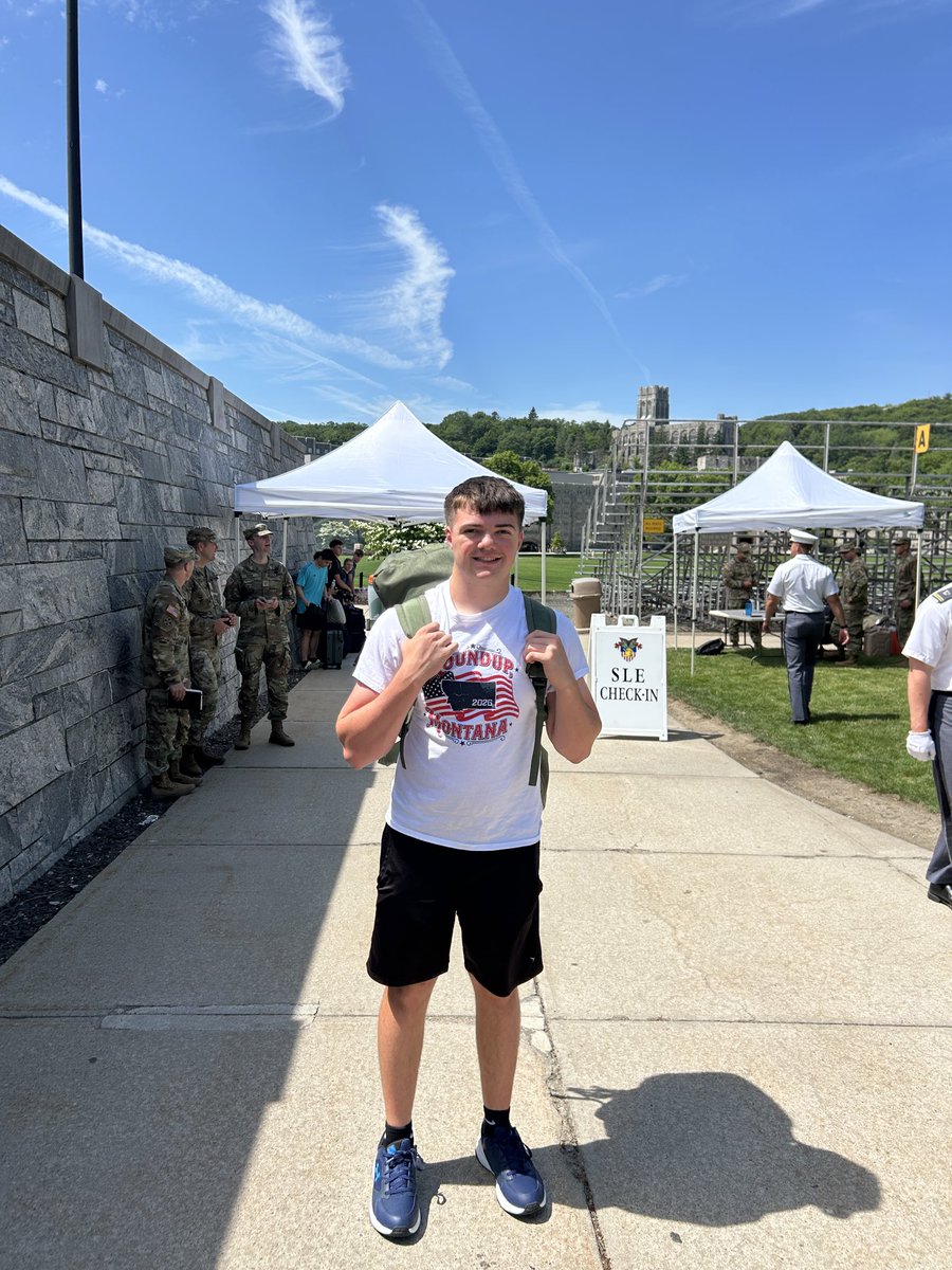 GrantWilliams22's tweet photo. I’m blessed to have spent a week at the prestigious SLE at the United States Military Academy at West Point  (16% acceptance rate). I got great lessons in leadership, ethics, discipline, academics, and fitness. “What you do off the field translates to game time.”#dutycountryhonor https://t.co/uRZP8DxEnp