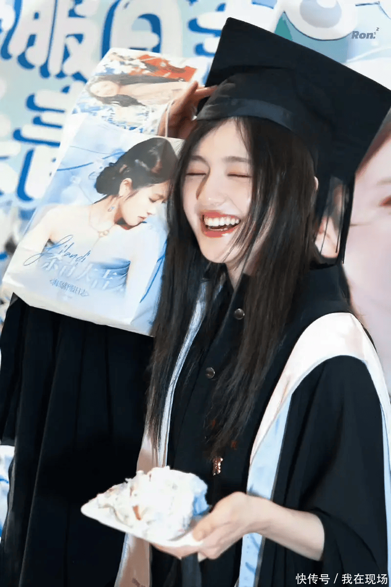 ElsaNeedha76994's tweet photo. Graduated! The late-night study sessions and shared laughs made these years unbeatable. On to the next chapter—so grateful for every moment with my amazing classmates!， https://t.co/ANGQ9trRN5