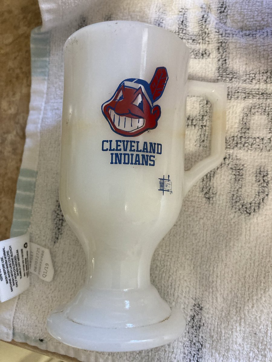 JohnnyMilbfan's tweet photo. I found this beautiful old cup at Past Times antique store in Cape Girardeau this morning. 
@jj9892454 
@IndiansDay https://t.co/ZQ3cbJ2SWp