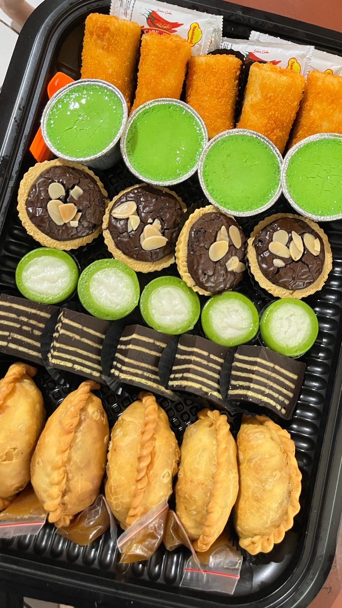 miawheart's tweet photo. kalo dapet ini, yang pertama kali kalian makan yang mana guys? https://t.co/hVCq65t9d6