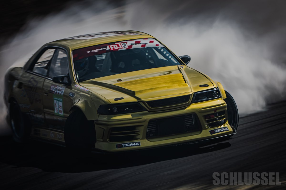 SCHULUCELL's tweet photo. 6/21 おはようございます！

昨日はFDJ2の予選を見に行きました　
予選はずっと雨でしたが、難コンディションの中、選手たちのドリフト技術を堪能することが出来ました

写真は単走優勝小林竜也選手の練習走行時のもの
ライン、アングルともに素晴らしい単走でした！

今日もよい一日を！

#FDJ2 https://t.co/4R5W5YRQon