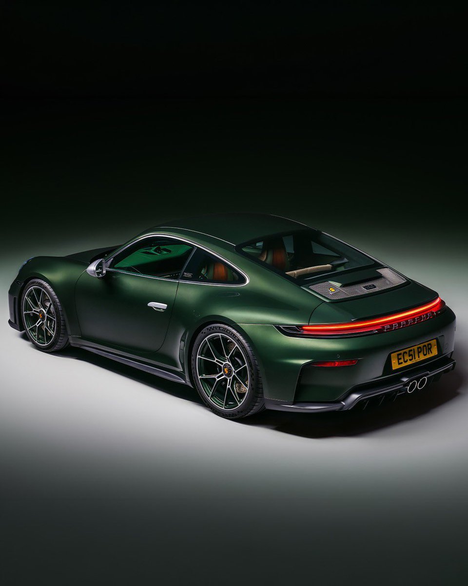 BoitumeloCaleb's tweet photo. Porsche 911 GT3. 👌 https://t.co/uUjJxLHYkT