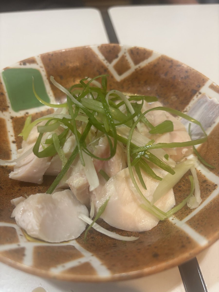 nobuyanobuya1's tweet photo. 哲史続き こんだけ安いのは 呑んでもらった方が お店的には してほしいと思いますが 元々 お酒弱いのと 車なんでノンアルビール すいません 今8品食べて 結構 腹苦しいくらい お腹いっぱいやけど まだまだ続きます https://t.co/mjQwOKzDom