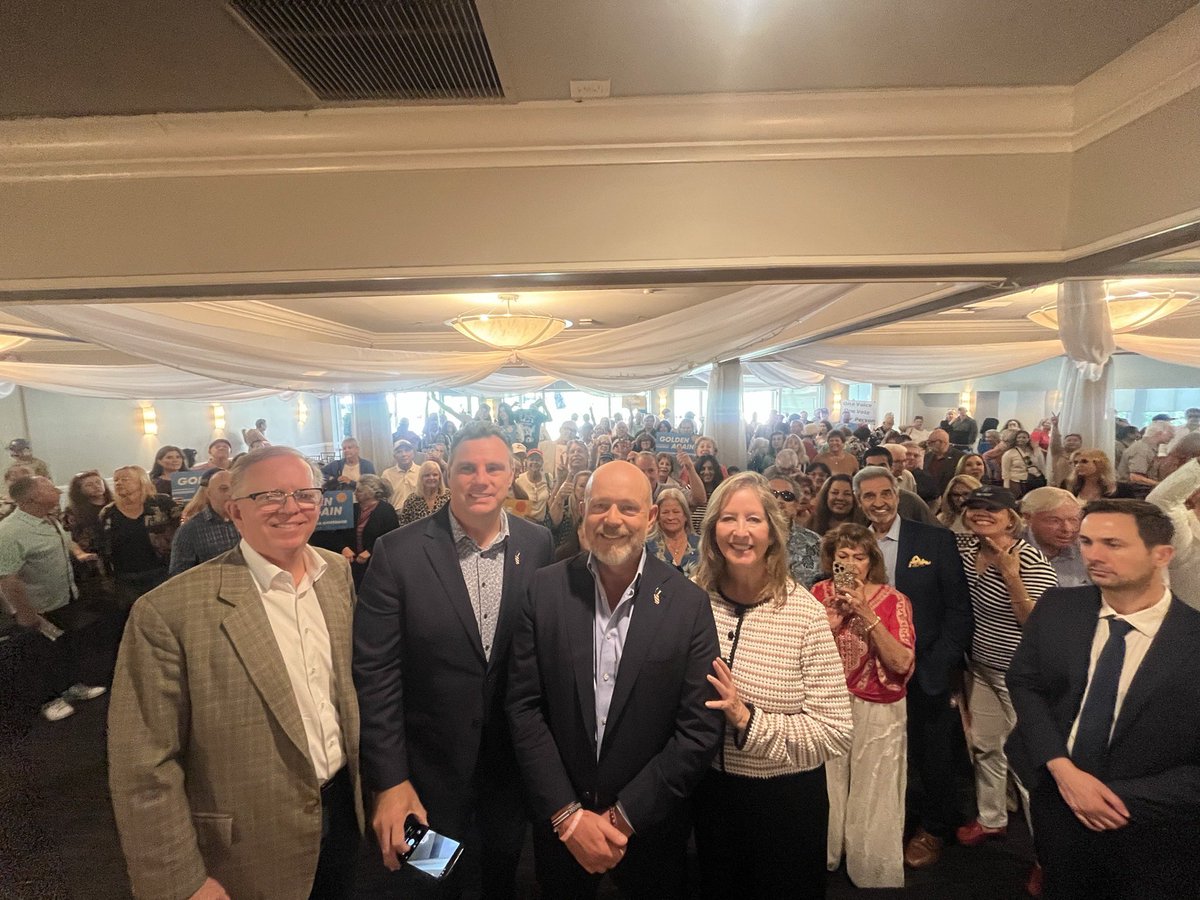 SteveHiltonx's tweet photo. CALIFORDABLE TOWN HALL: NORTHRIDGE

The Golden Ticket ☀️

California, this is the team that is going to fight for you and save our great state when we’re elected in November.  

Change is coming! https://t.co/IARW8n2xcD