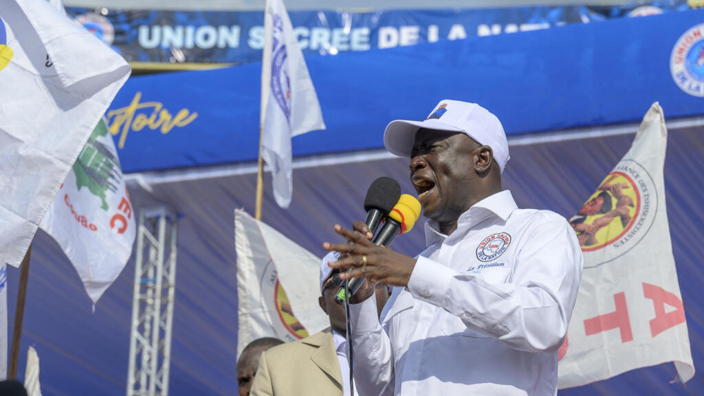 Infos7cd's tweet photo. Augustin Kabuya utilise des " armes non conventionnelles " pour s'attaquer au Cardinal Fridolin Ambongo et Monseigneur Donatien Nshole :

" Fridolin Ambongo et Donatien Shole n’ont aucun mandat. shole n’est même pas marié…Ils ont de la chance, parce qu’ils ont à la tête de ce pays un président bien éduqué ", a-t-il déclaré après prise de position CENCO contre le changement de la Constitution. https://t.co/q24TvAIQ62