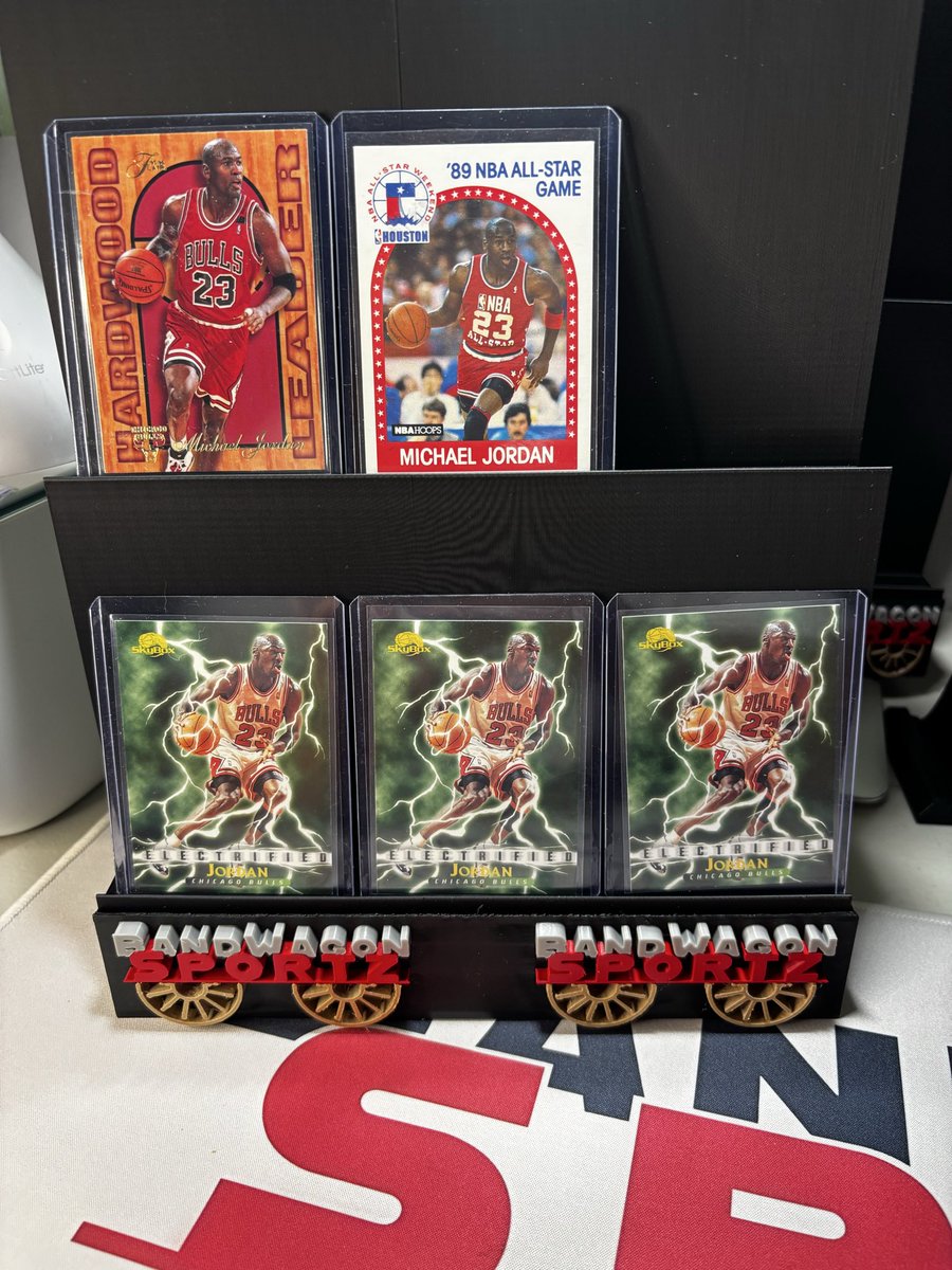 BandWagonSportz's tweet photo. We recently acquired a decent Michael Jordan lot along with some other great cards. @CardPurchaser 
#sportscards #thehobby https://t.co/Rot7bV4Jy9