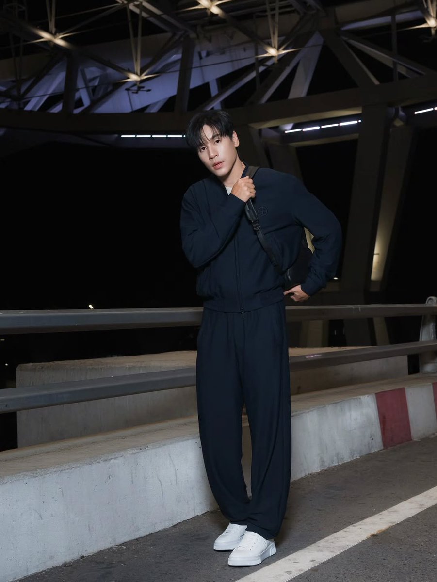 fernhaeforY's tweet photo. หล่ออะ จากง่วงๆ อยู่ ตื่นเลย 😭

JES IN MILAN SS 2027
#GiorgioArmanixJES https://t.co/S18VPDqm7o