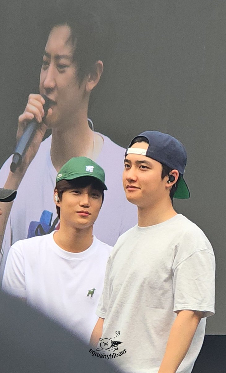 squishylilbear's tweet photo. 260620 EXhOrizon in Kuala Lumpur Soundcheck

아ㅏ...👀
종인아, 경수가 사랑스럽지? 🤭

#카이 #경수 #EXhOrizoninKL #EXhOrizoninMY https://t.co/6n26LDENpH