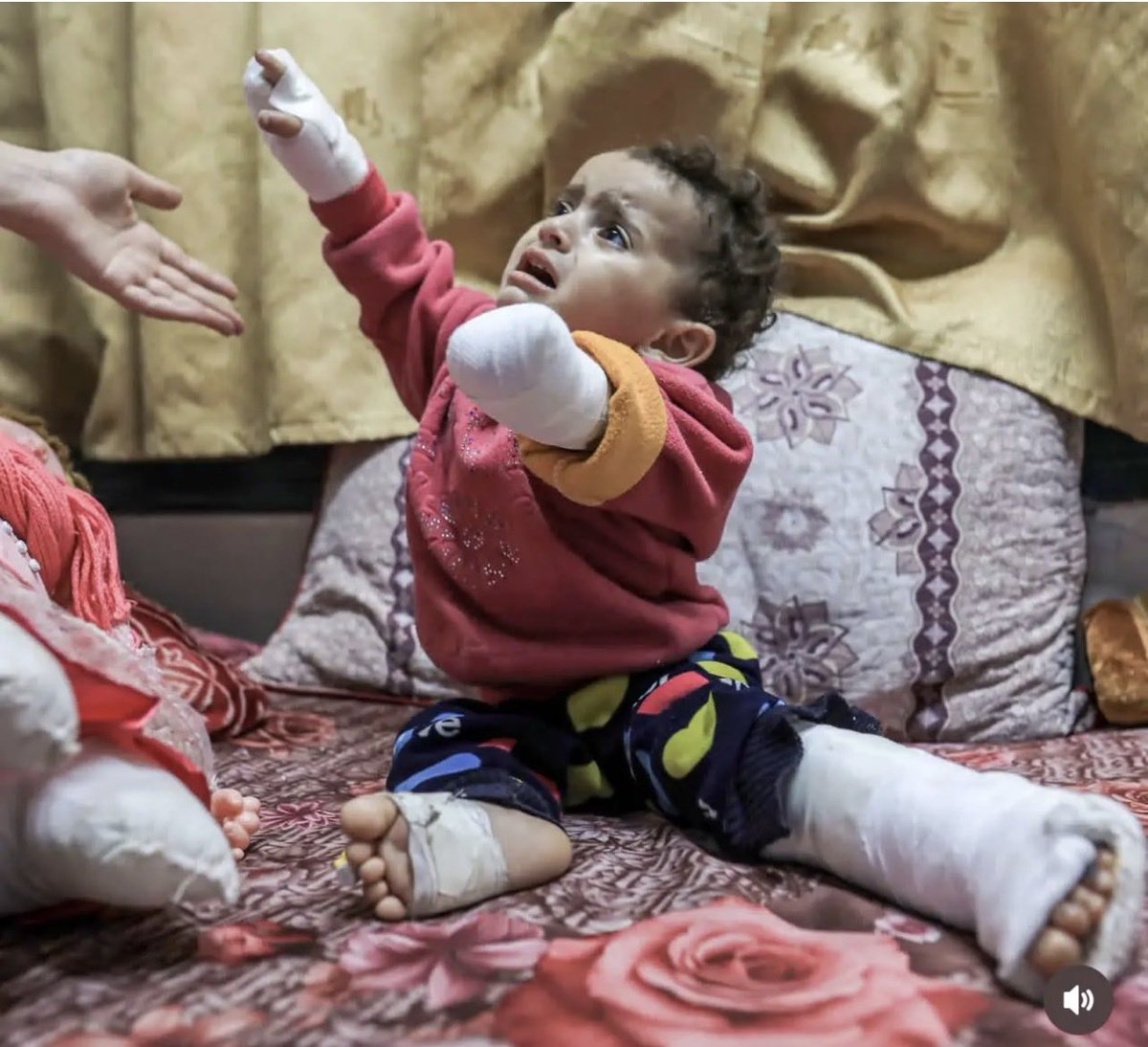 Jo12Adam's tweet photo. @IsraelinGermany Kind wird von Israel verstümmelt und knapp 20.000 weitere Kinder ermordet. https://t.co/qdcrpoiakk