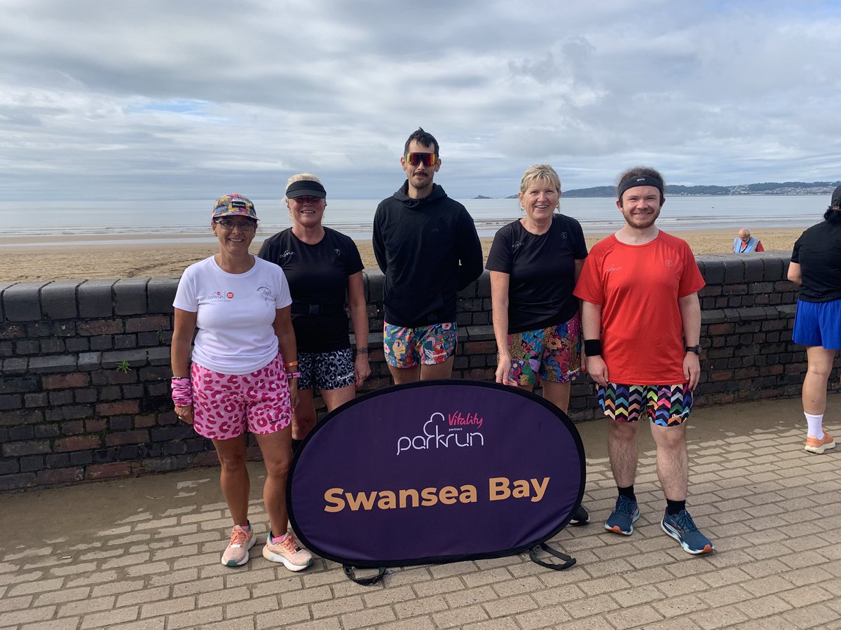 dulciedarling1's tweet photo. parkrun day after ZERO sleep 😹✈️🔥
Home from Egypt at 6.30am… still showed up because the streak doesn’t quit 💪💛
Triple run combo: parkrun + warm up + cool down 🏃‍♀️💨
31:16 • Swansea Bay #460 • 417 runs • 120 vols 🌊✨#ukrunchat #happystride #runr #loveparkrun #parkrun https://t.co/qWMKtJVSpi