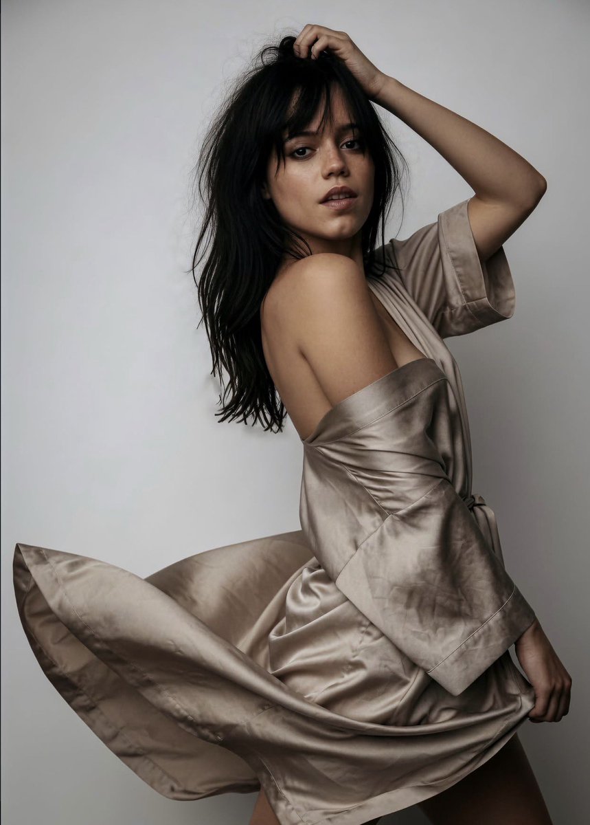 celebritycruz's tweet photo. Jenna Ortega, 23…She doesn’t ask for attention. She naturally gets it. https://t.co/oMK8MEDpUA