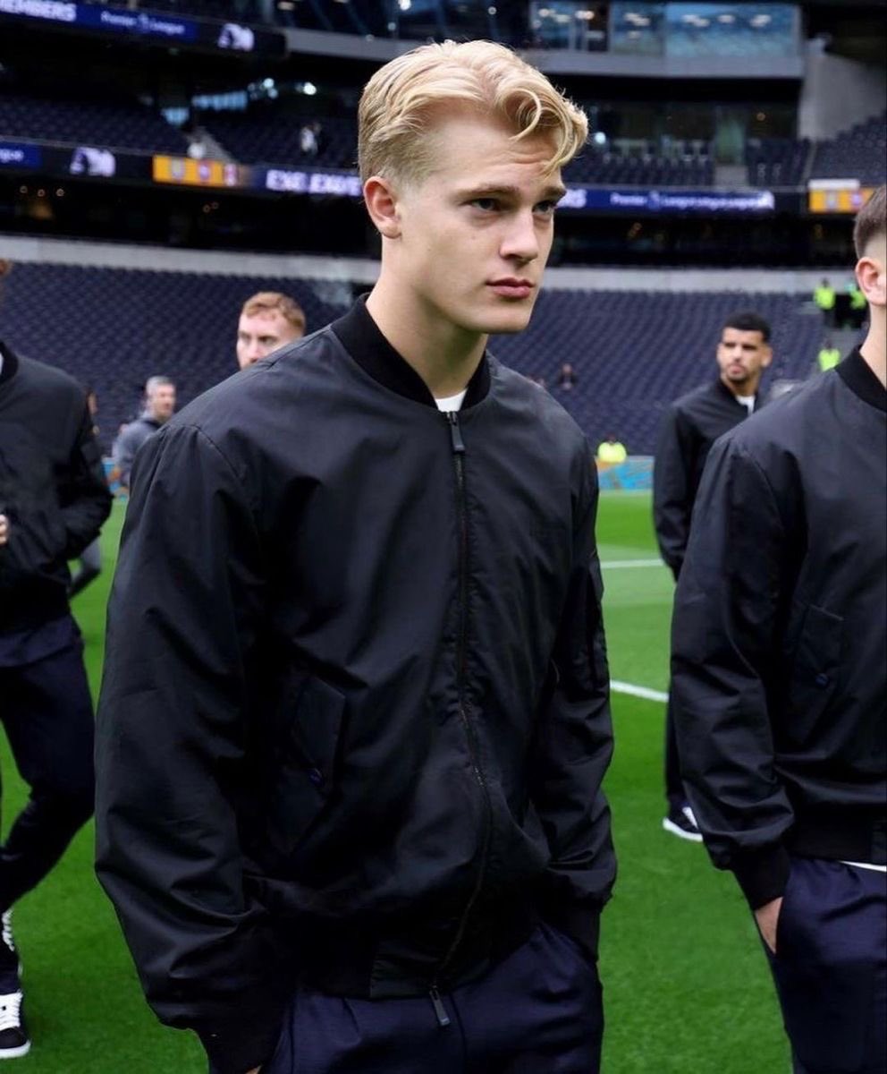 blondgivers's tweet photo. isso foi muito aaron warner da sua parte lucas https://t.co/y3d5Gi0qEa