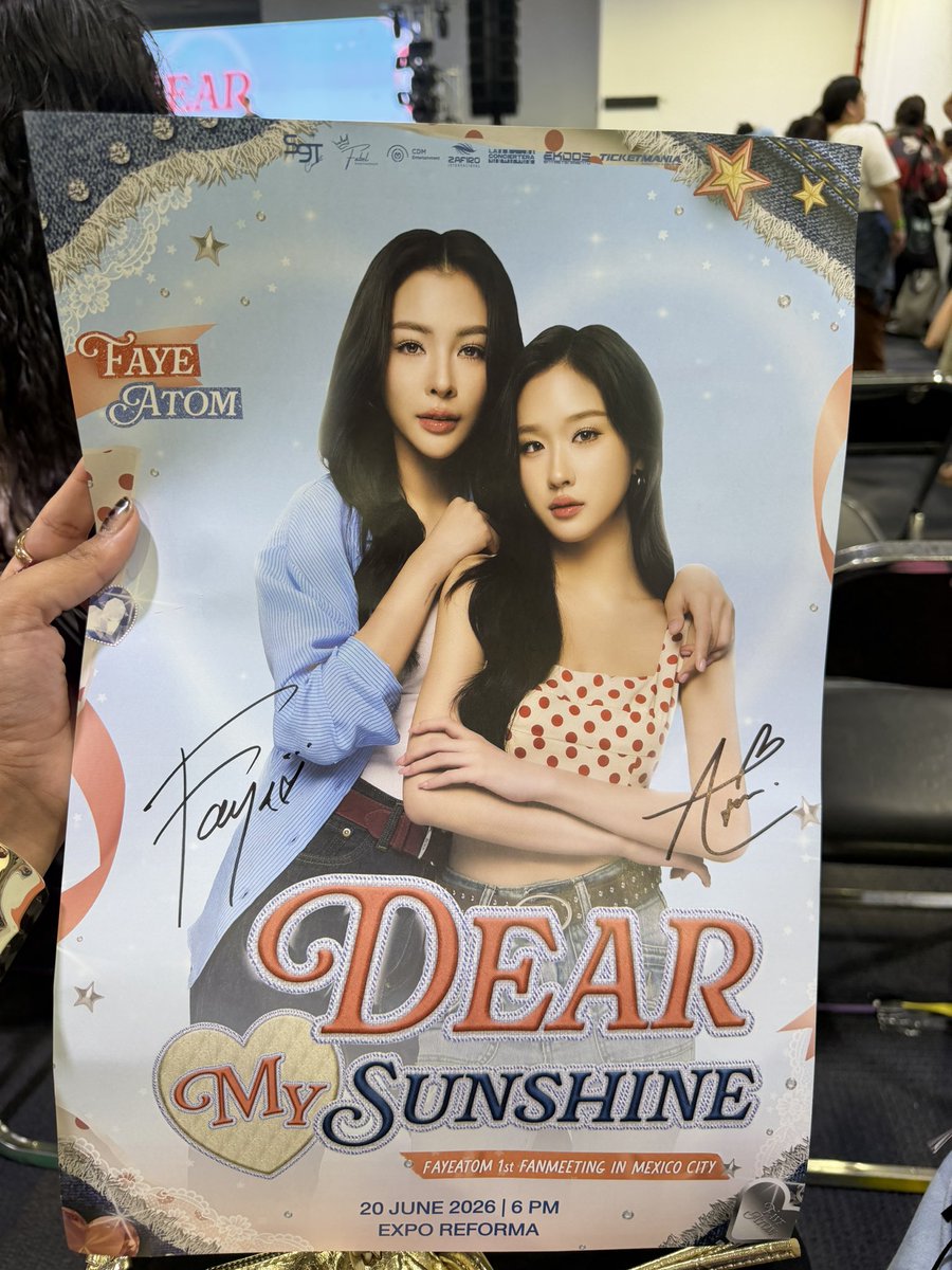 EvelynVerti's tweet photo. GURLLLLLLLL😭😭😭😭😭😭😭

#FayeAtom1stFMinMexico
#FayePeraya #AtomPariya #FayeAtom https://t.co/wWP3YKi0Ff